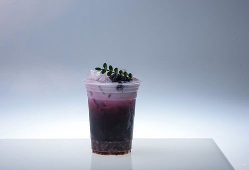 从草莓宝藏茶看饮品市场的视觉营销新趋势